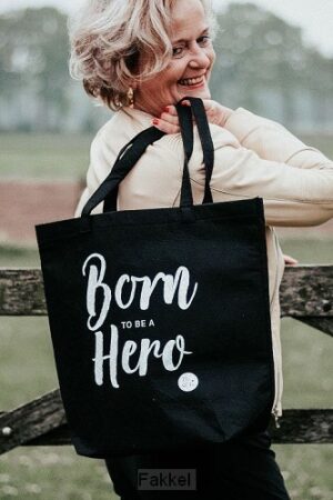 Born to be a Hero /zwartvilt/wittetekst