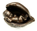 Beeld baby in schelp brons 2628.20