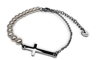 Armband kruisje en parels zilver