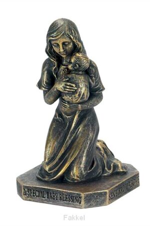 Figurine mom and baby
