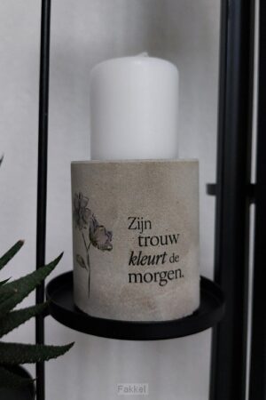 kaarsenstandaard, Zijn trouw kleurt